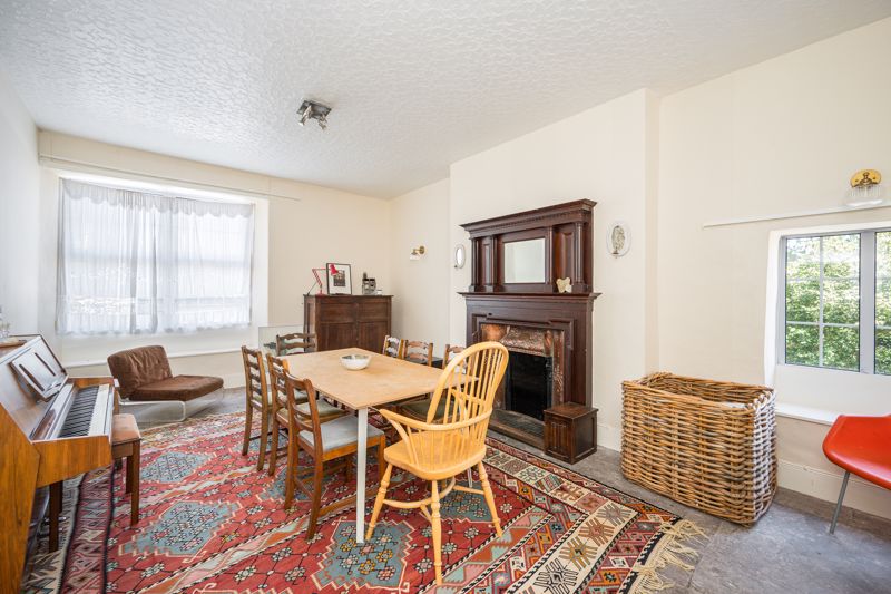 Dining Room- click for photo gallery